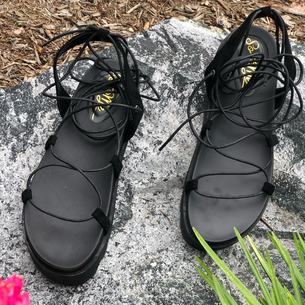 BRAND NEW w/box tie up platform sandal.
